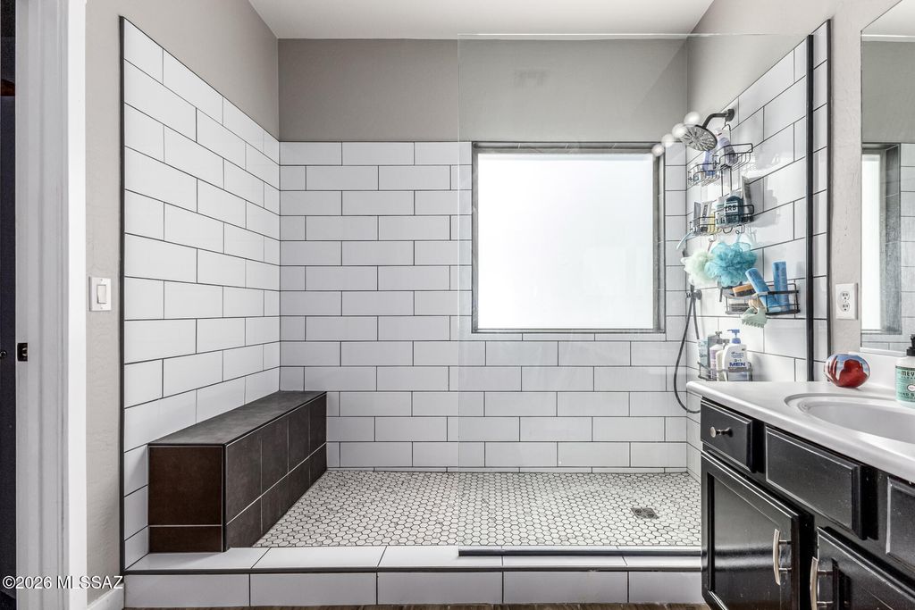 Image 17 of property listing at 16551 W Jackson Street, Goodyear, AZ 85338