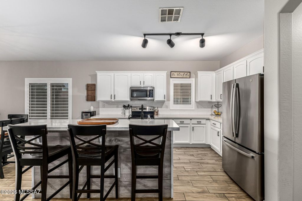 Image 3 of property listing at 16551 W Jackson Street, Goodyear, AZ 85338