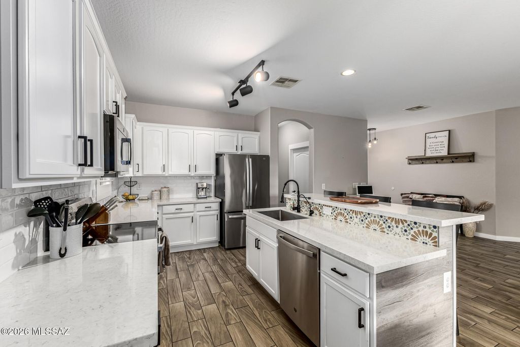 Image 4 of property listing at 16551 W Jackson Street, Goodyear, AZ 85338