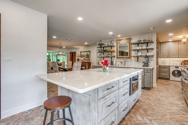 3929 Diamond Loch W, North Richland Hills, TX 76180