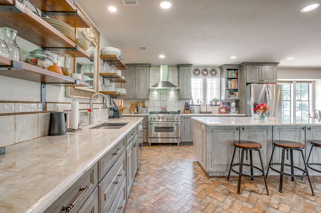 3929 Diamond Loch W, North Richland Hills, TX 76180