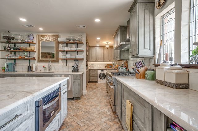 3929 Diamond Loch W, North Richland Hills, TX 76180