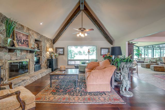 3929 Diamond Loch W, North Richland Hills, TX 76180