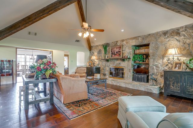 3929 Diamond Loch W, North Richland Hills, TX 76180
