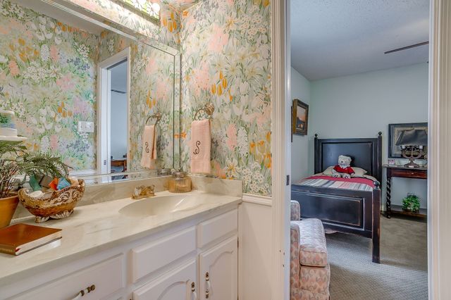 3929 Diamond Loch W, North Richland Hills, TX 76180