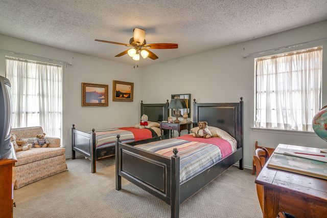 3929 Diamond Loch W, North Richland Hills, TX 76180
