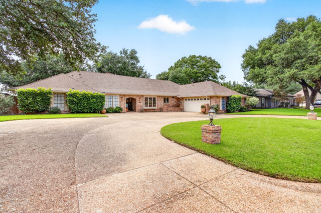 3929 Diamond Loch W, North Richland Hills, TX 76180