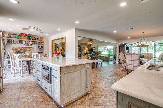 3929 Diamond Loch W, North Richland Hills, TX 76180