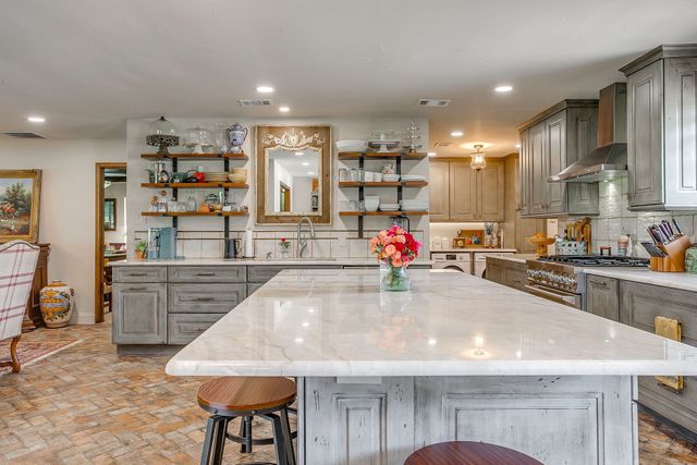 3929 Diamond Loch W, North Richland Hills, TX 76180