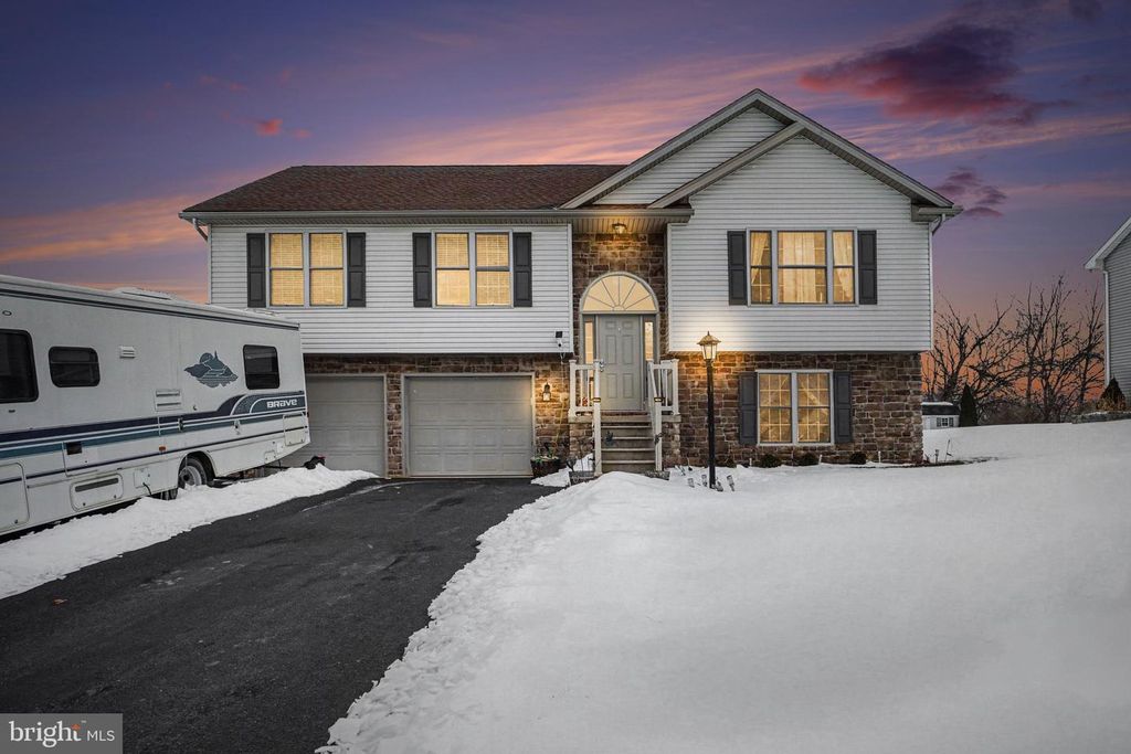 400 FRICK AVENUE, Waynesboro, PA 17268