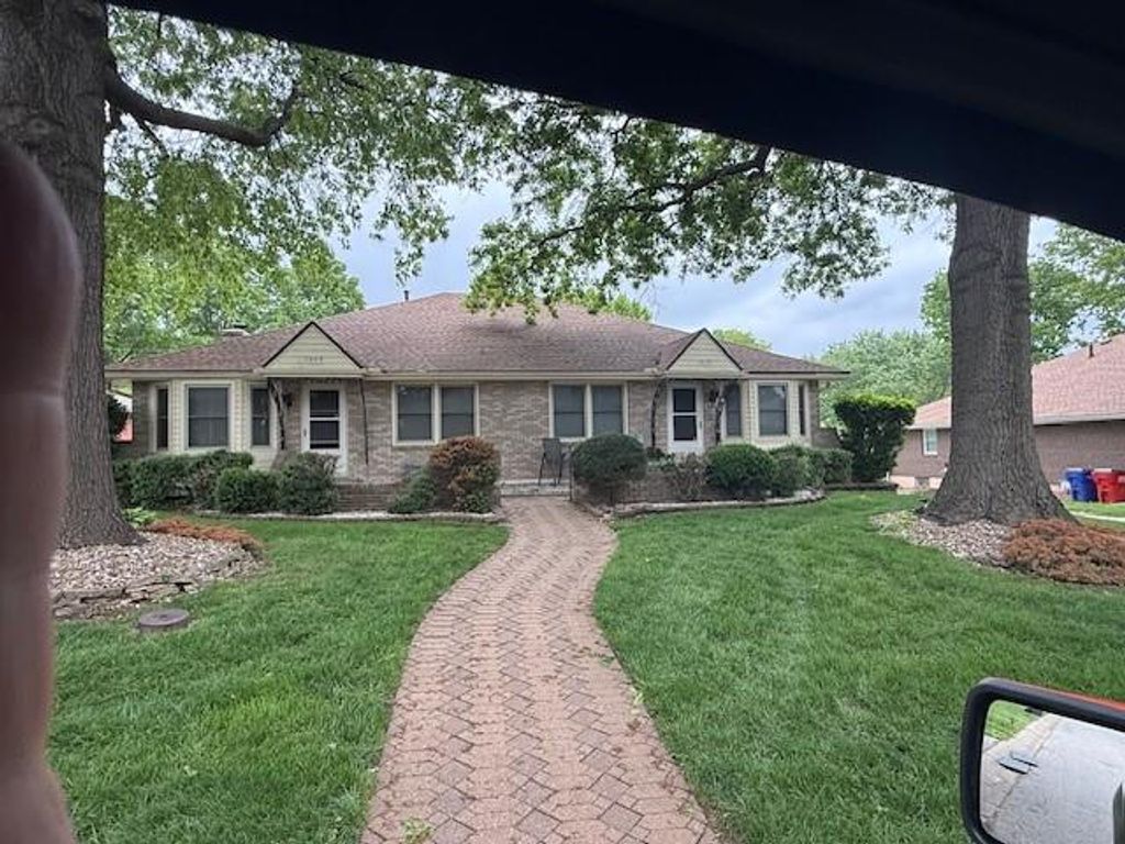 1408-10 SW Sunset Avenue, Blue Springs, MO 64015