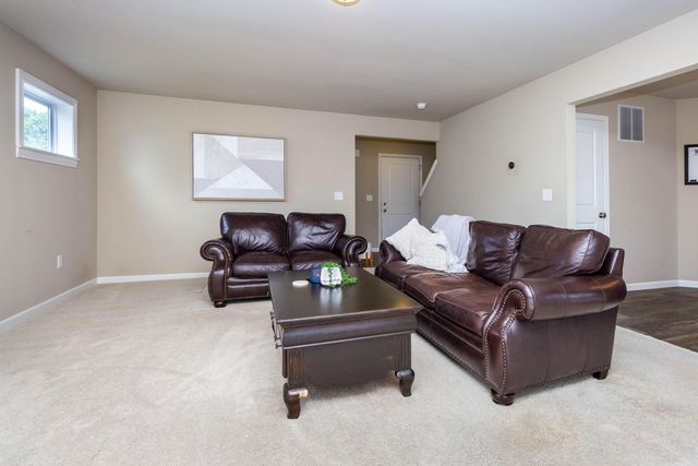 635 Rockway Drive, Linden, MI 48451