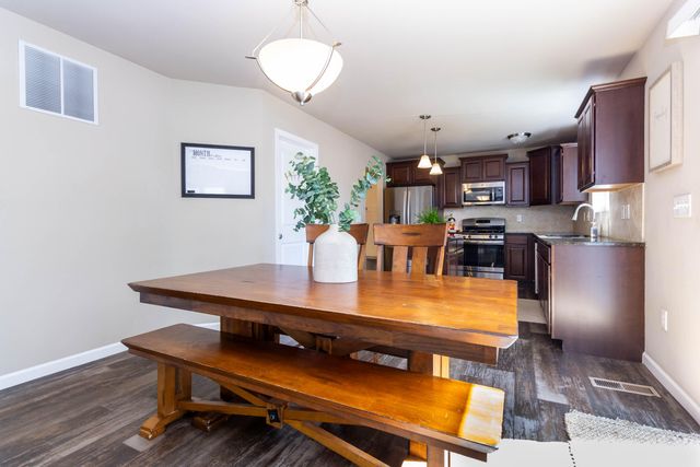 635 Rockway Drive, Linden, MI 48451