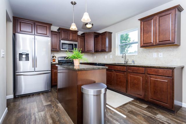 635 Rockway Drive, Linden, MI 48451