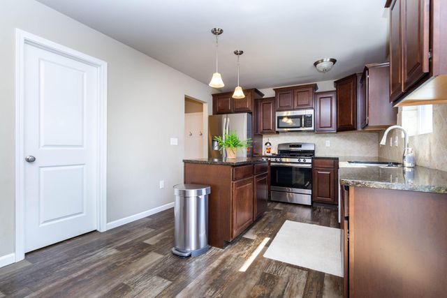 635 Rockway Drive, Linden, MI 48451