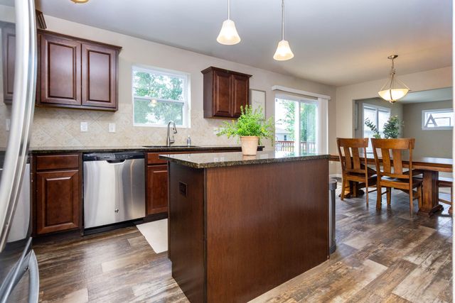 635 Rockway Drive, Linden, MI 48451