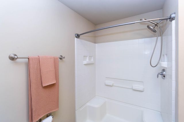 635 Rockway Drive, Linden, MI 48451