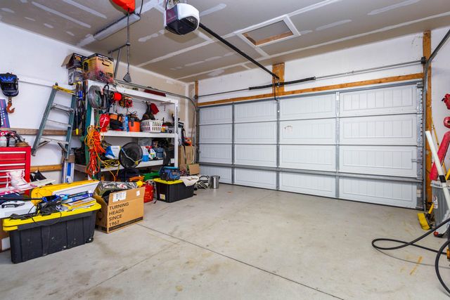 635 Rockway Drive, Linden, MI 48451