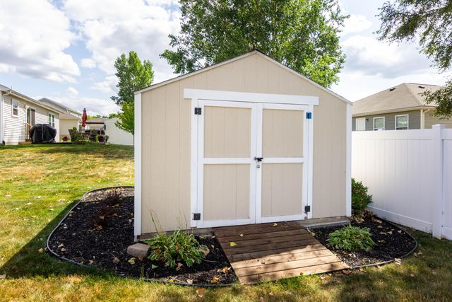 635 Rockway Drive, Linden, MI 48451