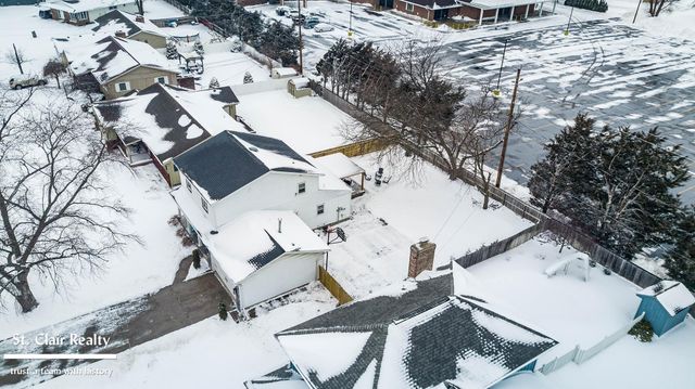 1813 N Woodland Drive, Port Huron, MI 48060