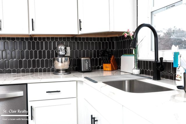 1813 N Woodland Drive, Port Huron, MI 48060