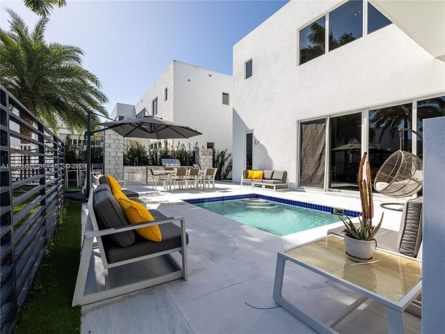 7451 NW 103rd Ct, Doral, FL 33178