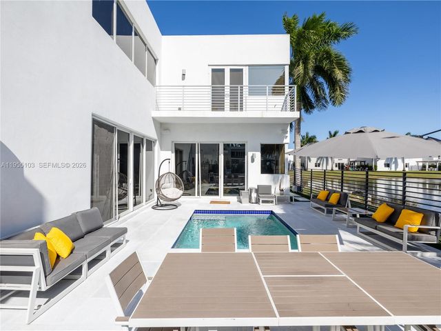 7451 NW 103rd Ct, Doral, FL 33178