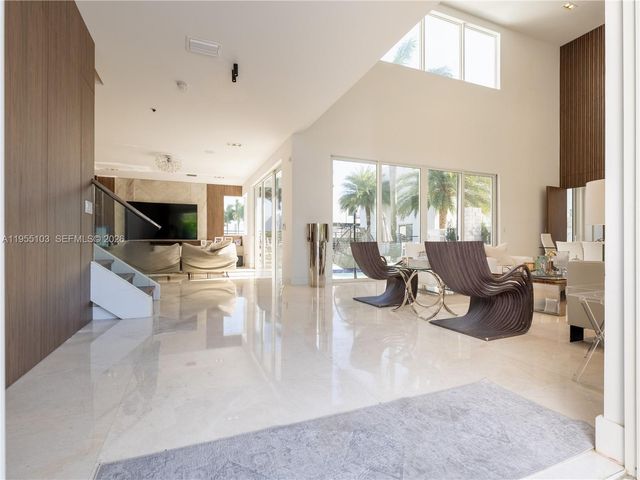 7451 NW 103rd Ct, Doral, FL 33178