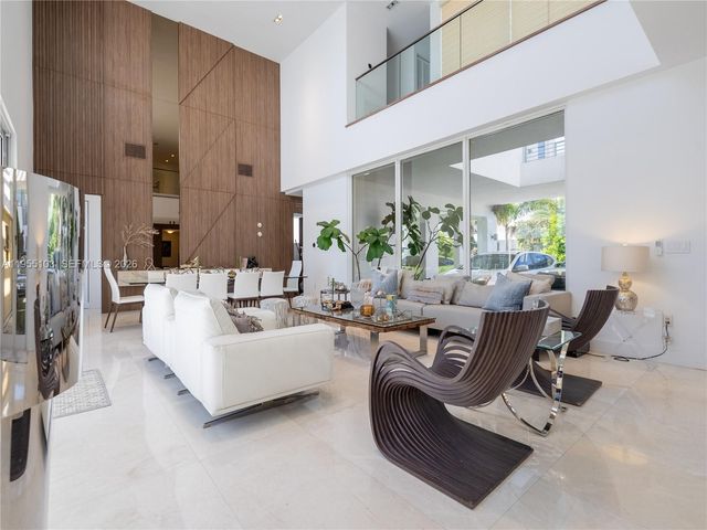 7451 NW 103rd Ct, Doral, FL 33178