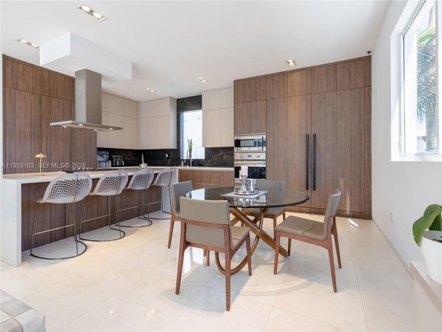 7451 NW 103rd Ct, Doral, FL 33178