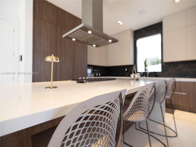 7451 NW 103rd Ct, Doral, FL 33178