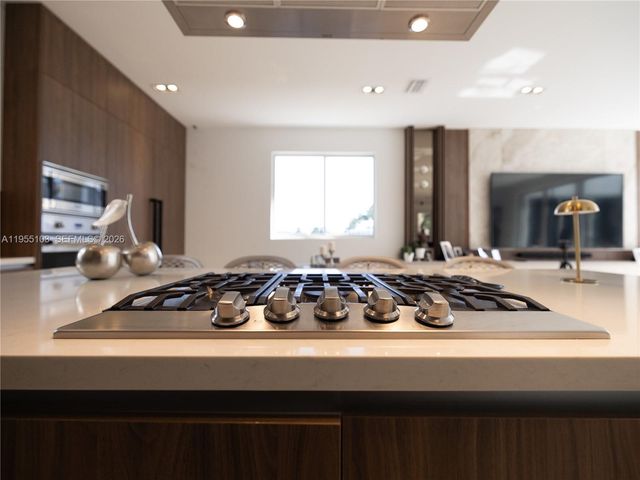 7451 NW 103rd Ct, Doral, FL 33178