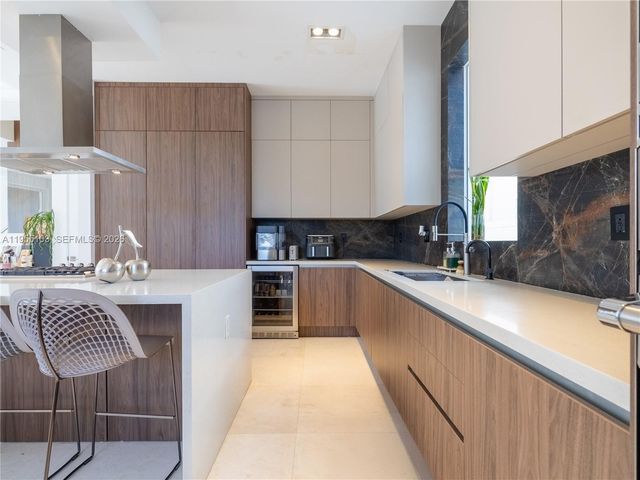 7451 NW 103rd Ct, Doral, FL 33178