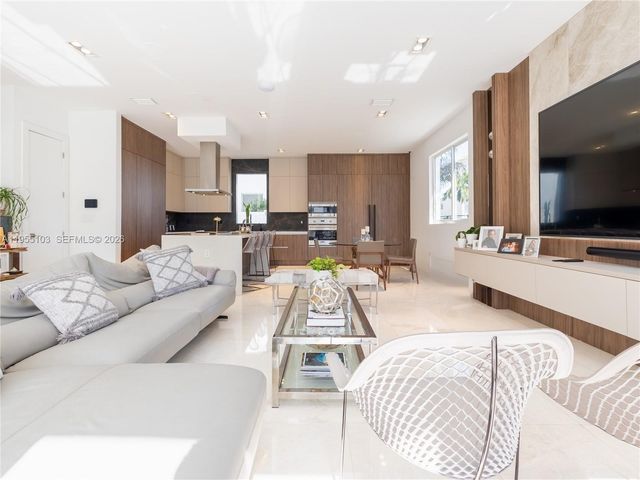 7451 NW 103rd Ct, Doral, FL 33178