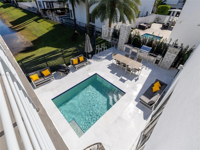 7451 NW 103rd Ct, Doral, FL 33178