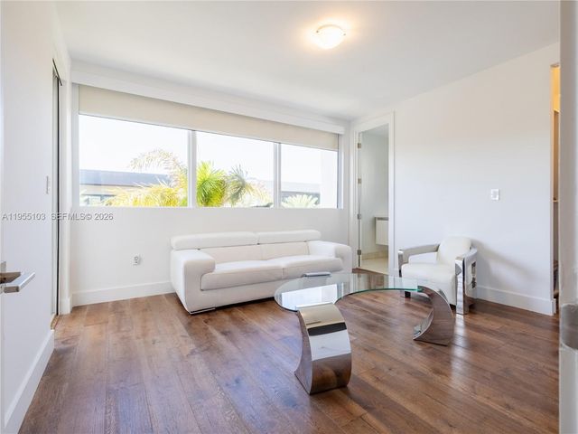 7451 NW 103rd Ct, Doral, FL 33178