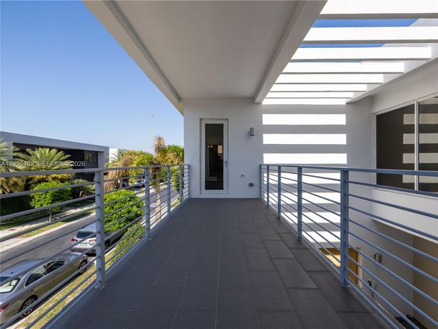 7451 NW 103rd Ct, Doral, FL 33178