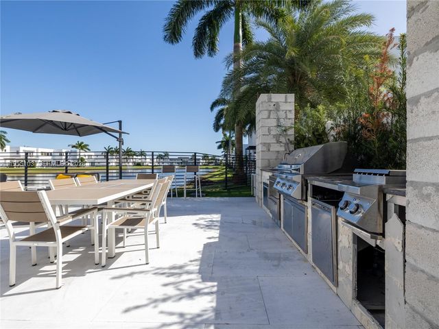 7451 NW 103rd Ct, Doral, FL 33178