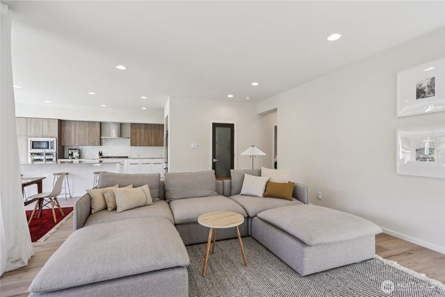 16204 27th Street Ct E, Lake Tapps, WA 98391