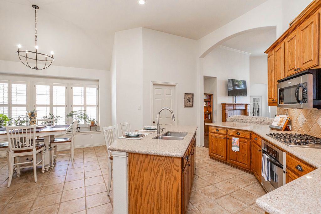 5900 Barton Springs Drive, North Richland Hills, TX 76180 — photo 3