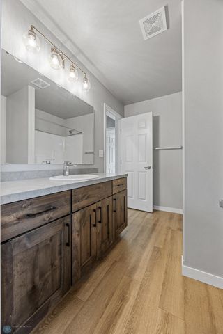 811 Cathy Drive W, West Fargo, ND 58078