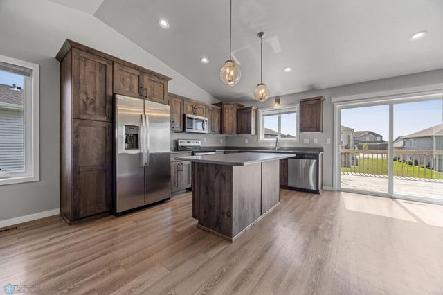 811 Cathy Drive W, West Fargo, ND 58078