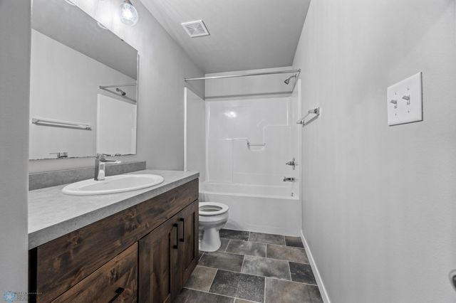 811 Cathy Drive W, West Fargo, ND 58078