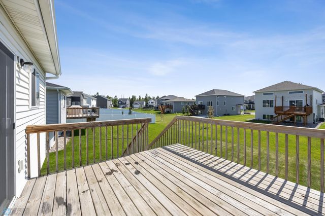 811 Cathy Drive W, West Fargo, ND 58078