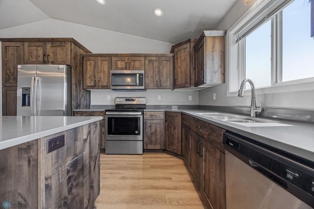 811 Cathy Drive W, West Fargo, ND 58078