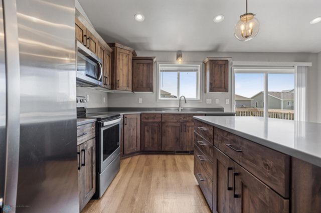 811 Cathy Drive W, West Fargo, ND 58078