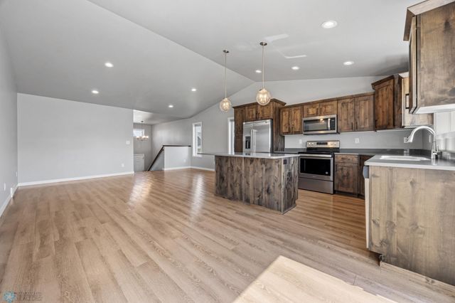 811 Cathy Drive W, West Fargo, ND 58078