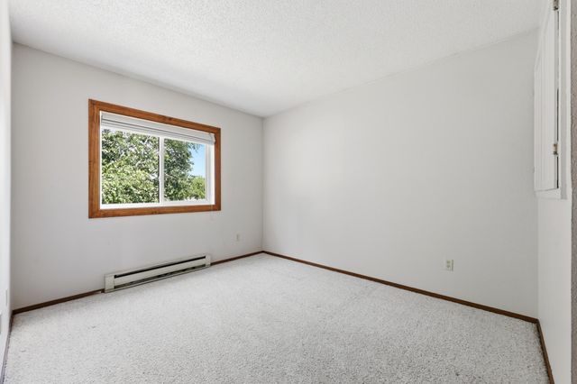 2523 33rd Avenue S, Moorhead, MN 56560