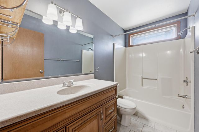 2523 33rd Avenue S, Moorhead, MN 56560