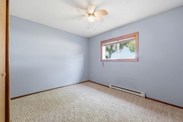 2523 33rd Avenue S, Moorhead, MN 56560